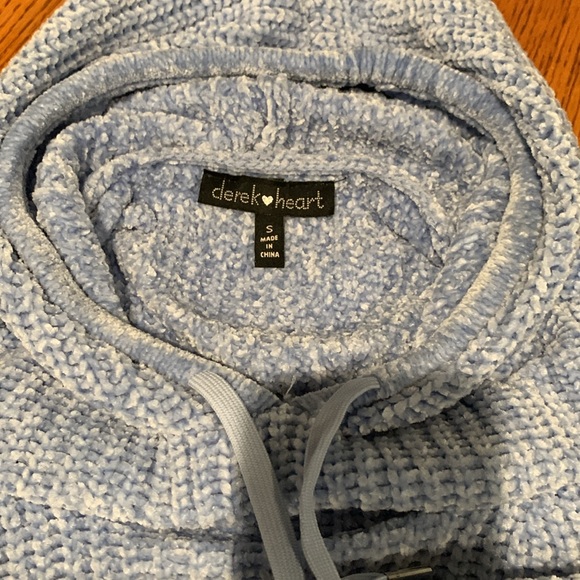 EUC Derek Heart Cropped Hooded Sweater • Size Small - Picture 6 of 8